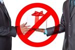 В связи с предстоящими новогодними и рождественскими праздниками напоминаем о необходимости соблюдения запрета дарить и получать подарки.